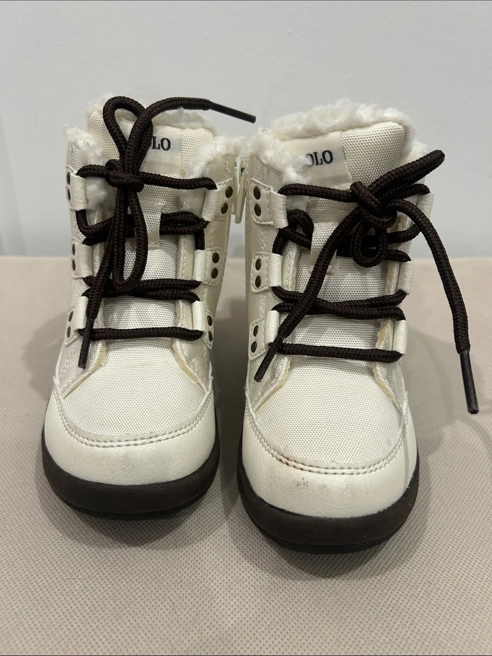 Polo Ralph Lauren Girl’s snow boots featuring a white nylon upper, Size 8